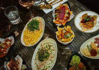 Zusje Düsseldorf, Zusje Deutschland, Andreas Quartier Düsseldorf, Erlebnisgastronomie Düsseldorf, Restaurant Neueröffnung Düsseldorf, Gastronomie Nordrhein-Westfalen, Zusje Aachen, Tapas Restaurant Düsseldorf, Gastronomiekonzept Niederlande, Düsseldorf Altstadt Restaurant