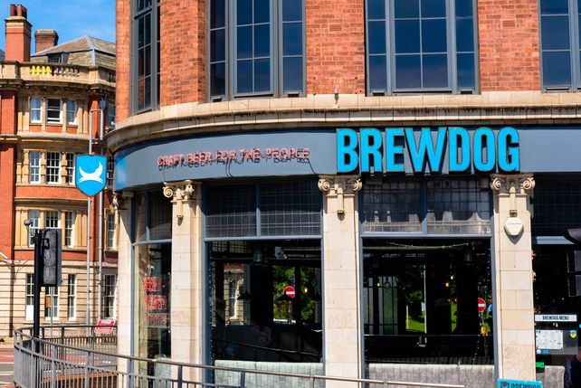 Brewdog, Unternehmensverkauf, AlixPartners, Handwerkliches Bier, Equity for Punks, James Watt, Brauerei-Zukunft, Wirtschaftsnews Gastronomie, Anteilsverkauf, Stellenabbau