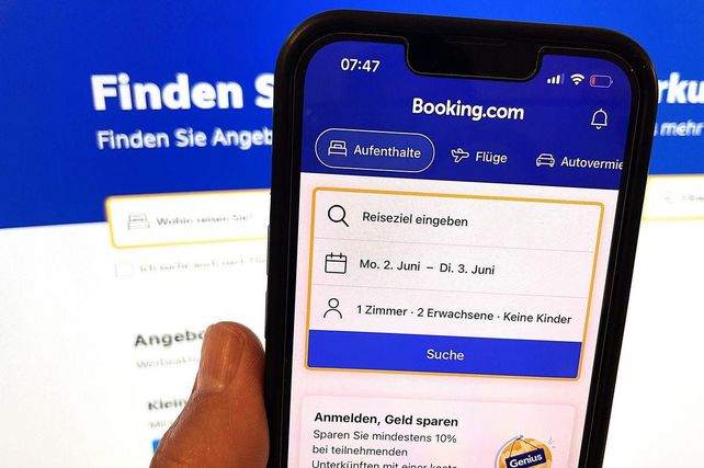 Booking Holdings, künstliche Intelligenz, KI im Tourismus, KI in der Reisebranche, OpenAI, Google, ChatGPT, Large Language Models, LLM, Priceline Penny, Booking.com, Agoda, Discovery Experience, Gallery View, CPC-Werbung, KI-Suche, Reisebuchung, Online-Reisebüros, Glenn Fogel, Ewout Steenbergen