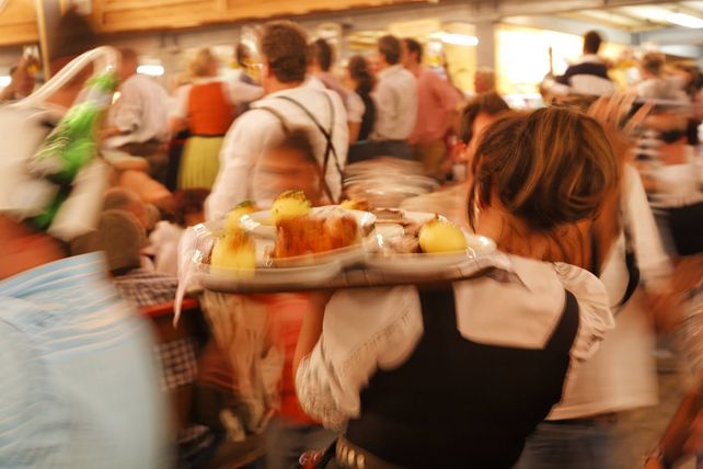 Wiesn, Bedienung