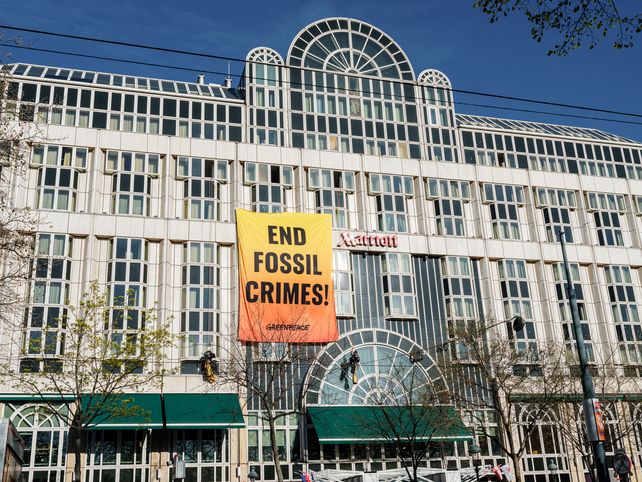 Greenpeace, Wien, Marriott-Hotel