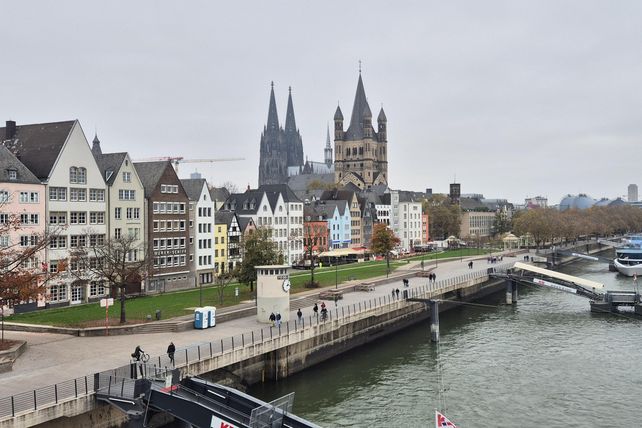 Köln, Altstadt, Hotel Löwenbräu, Verpuffung, Hotelbrand, Feuerwehr Köln, Frankenwerft, Verletzte, Kriminalpolizei, Einsatz
