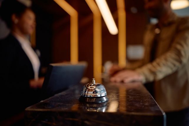 Datenleck Buchungsdienstleister, Cyberangriff Hotellerie, Phishing Hotelbuchung, Gästedaten Datenschutz, LfD Niedersachsen, Datenpannenmeldung, DSGVO Hotel, Buchungsverwaltung, Zwei-Faktor-Authentifizierung, Datenschutz Beherbergungsbetriebe