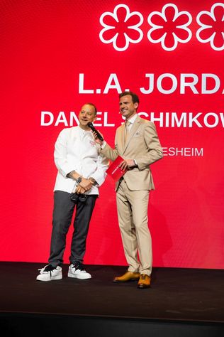 Michelin Guide Deutschland 2026, Michelin Sterne 2026, Michelin Verleihung, Michelin Preisverleihung, Michelin Gala, Sternerestaurants Deutschland, Michelin Sterne Restaurants, Drei Sterne Restaurant, Zwei Sterne Restaurant, Ein Stern Restaurant, Gastronomie Deutschland, Spitzenküche, Fine Dining, Gourmetrestaurants, Sternekoch, Sterneküche, Michelin Guide, Restaurantführer, Gastronomie Awards, Bildergalerie Michelin, Michelin Gewinner 2026, Restaurant Auszeichnungen, deutsche Spitzengastronomie, L.A. Jordan Deidesheim, Michelin Deutschland, Gourmetküche Deutschland, Michelin Sternevergabe,