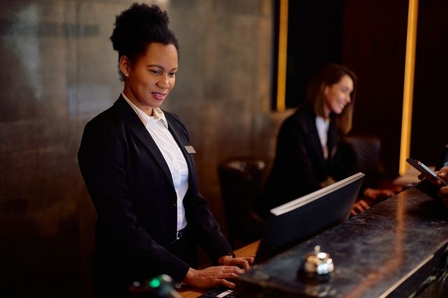 Mews, Uber, Hotelsoftware, Hotellerie, Fahrtenbuchung, Uber for Business, Mews Payments, Hoteltechnologie, Guest Journey, Flughafentransfer, Hotelbetriebssystem, Amsterdam, Mike Coscetta, Christophe Peymirat