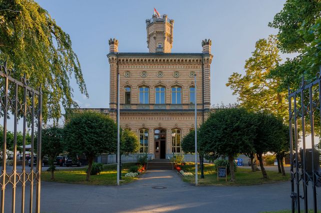 Schloss Montfort, Langenargen, Bodensee, Gernot Wagner, Stefanie Denninger, Kulinarik, Gastronomie, Kultur, Wahrzeichen, Sascha Thummerer, Restaurant, Arguna Royal Club, Denkmalpflege