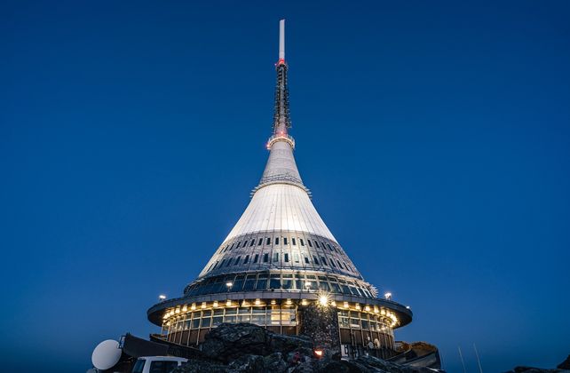 Liberecký kraj, Ještěd, Berghotel Ještěd, Fernsehturm Liberec, Hotelimmobilien, Karel Hubáček, High-Tech-Architektur, Gastronomie Tschechien, Nationales Kulturdenkmal, Martin Půta