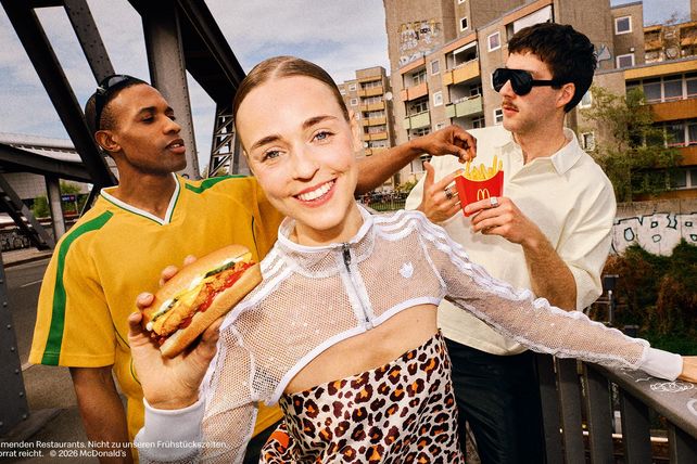 McDonald’s Deutschland, Fußball-Weltmeisterschaft 2026, McDonald’s Kampagne, Yung Saint Paul, In der Luft, Deutschlandburger, Sharebox, Crispy Chicken Dog, Fußballsommer 2026, Fast Food Deutschland