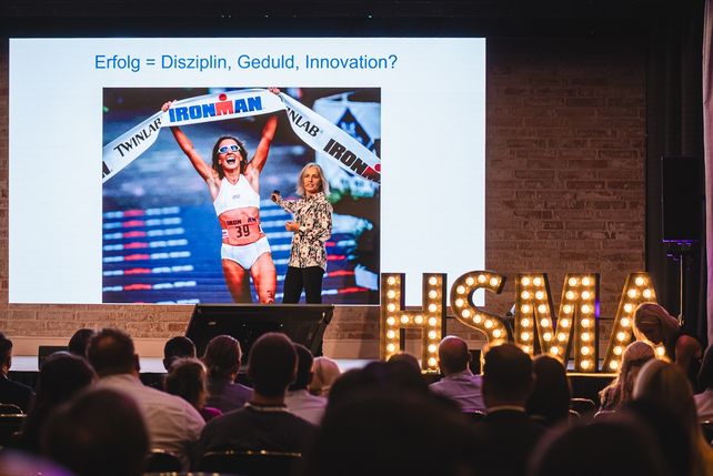 HSMAday 2026, HSMA Deutschland, Hotellerie, Berlin, Erik Podzuweit, Scalable Capital, Künstliche Intelligenz, Hotelbranche, Distribution, Cybersicherheit, Hospitality, Tourismus, Hotelverband Deutschland, Digitalisierung Hotels, Green Sleeping Award, HSMA Social Media Award