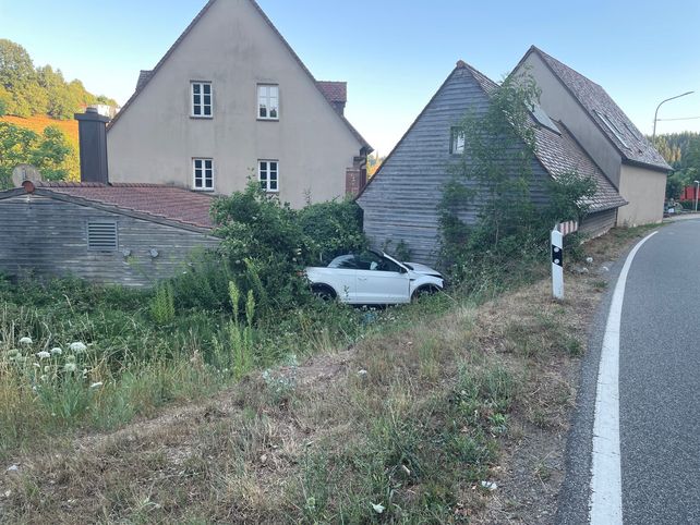 Wallhalben, Hotel, Wellnessbereich, Verkehrsunfall, Polizeipräsidium Westpfalz, Alkohol am Steuer, Drogen am Steuer, Sachschaden, Rheinland-Pfalz, Hotelunfall