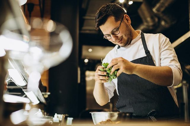 gastgewerbe, unternehmensgründung, neugründung, deutschland, 2024, dienstleistungssektor, gründungsgeschehen, mannheimer unternehmenspanel, regionale unterschiede, baugewerbe, industrie, hotellerie, gastronomie, branchenentwicklung, strukturwandel, bürokratie, fachkräftemangel, finanzierung, digitalisierung