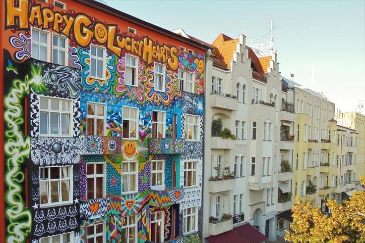 Happy Go Lucky : Berliner Hostel muss bunte Fassade überstreichen