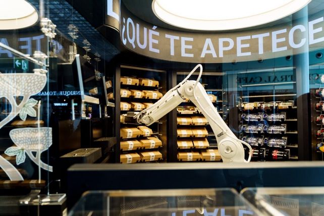 Areas, Restaurant, SELF, Flughafen, KI, Roboter