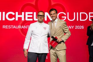 Michelin Guide Deutschland 2026, Michelin Sterne 2026, Michelin Verleihung, Michelin Preisverleihung, Michelin Gala, Sternerestaurants Deutschland, Michelin Sterne Restaurants, Drei Sterne Restaurant, Zwei Sterne Restaurant, Ein Stern Restaurant, Gastronomie Deutschland, Spitzenküche, Fine Dining, Gourmetrestaurants, Sternekoch, Sterneküche, Michelin Guide, Restaurantführer, Gastronomie Awards, Bildergalerie Michelin, Michelin Gewinner 2026, Restaurant Auszeichnungen, deutsche Spitzengastronomie, L.A. Jordan Deidesheim, Michelin Deutschland, Gourmetküche Deutschland, Michelin Sternevergabe,