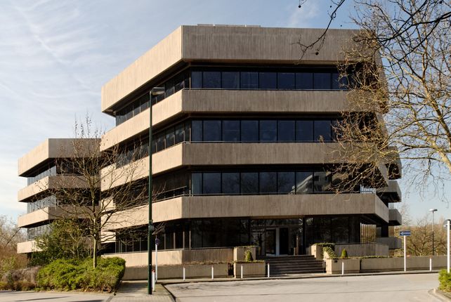 Lindner Unternehmensgruppe, Insolvenz, Holding Abwicklung, Dirk Andres, Lindner Hotels AG, Gebau GmbH, Sanierung, Emanuel-Leutze-Straße, Rank-Xerox-Haus, Düsseldorf, Beton-Brutalismus, Medico Fonds Nr. 49