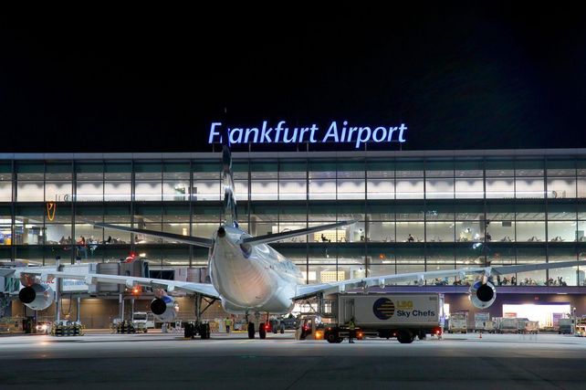 Frankfurter Flughafen Omikron