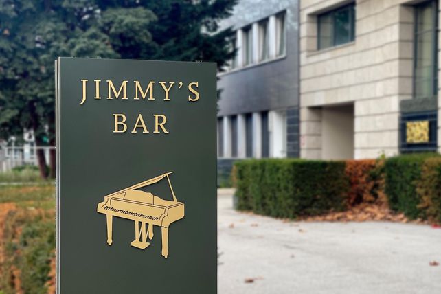 Gekko Group, Jimmy&#039;s Bar, Hessischen Hof