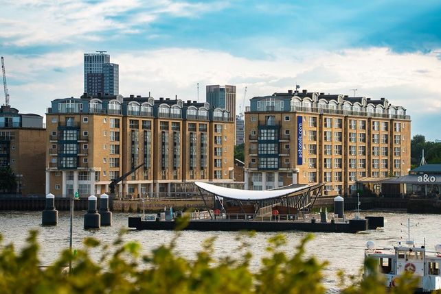 a&o London Docklands Riverside, Budgetkette a&o, London, DoubleTree by Hilton, Hotelübernahme, Hotellerie, Gastronomie, Expansion, Oliver Winter, Themse, Canary Wharf.
