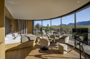 Sonnenalp Resort, Hofgut, Ofterschwang, Familie Fäßler, Reithalle Allgäu, Hofgutlofts, Reitercamps, Luxusresort Bayern, Hotelneueröffnung 2026, Pferdesport Allgäu