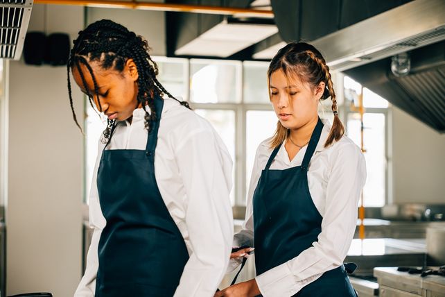 Ausbildungsplatzumlage Berlin, Ausbildungsabgabe Unternehmen, Fachkräftemangel Ausbildung, Berliner Wirtschaft Kritik, Dehoga Berlin, IHK Berlin Ausbildungsplätze