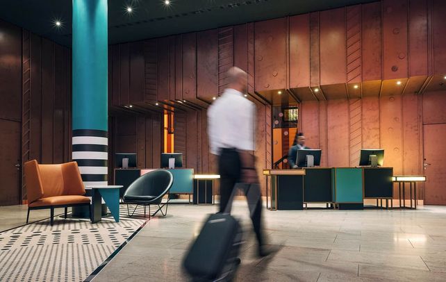 Accor, Revo Hospitality, Hotel vor 9, Hospitality Inside, AHGZ, Hotelbuchung gesperrt, Mercure, Mövenpick, Pullman Schweizerhof Berlin, Franchisegebühren, Jonathan Mills