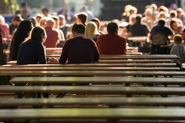 Außengastronomie, Arbeitsstättenregel, ASR, BGN, DEHOGA, Arbeitsschutz, UV-Strahlung, Arbeitnehmer, Arbeitsplätze im Freien, Gastgewerbe, Sicherheit, Gastronomie