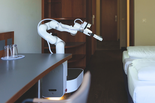 Seminaris Hotels, Seminaris SeeHotel Potsdam, Billie, Bellboy Robotics, Serviceroboter, Hotelroboter, Robotik Hotellerie, KI Hotellerie, Housekeeping, Zimmerkontrolle, künstliche Intelligenz Hotel, humanoider Roboter