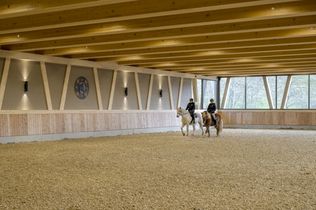 Sonnenalp Resort, Hofgut, Ofterschwang, Familie Fäßler, Reithalle Allgäu, Hofgutlofts, Reitercamps, Luxusresort Bayern, Hotelneueröffnung 2026, Pferdesport Allgäu