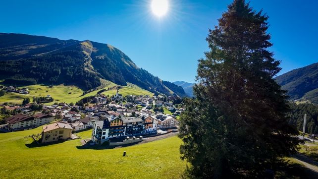 Berwanger Hof, Berwang, Hotellegende Berwanger Hof, Wiedereröffnung Berwanger Hof, Almdorfbau, Alps Resorts, Tiroler Zugspitz Arena