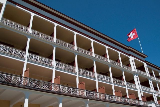 Schweiz, Nationalrat, Ständerat, HotellerieSuisse, Mehrwertsteuer, MWST-Beherbergungssatz, Beherbergungsleistungen, Tourismus Schweiz, Esther Friedli, Hotellerie, Beherbergungsbranche, Tourismuspolitik, Mehrwertsteuersatz Schweiz, Schweizer Hotels, Planungssicherheit Tourismus
