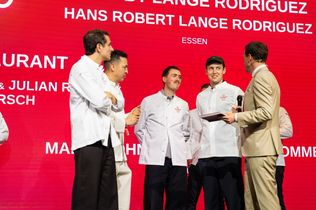 Michelin Guide Deutschland 2026, Michelin Sterne 2026, Michelin Verleihung, Michelin Preisverleihung, Michelin Gala, Sternerestaurants Deutschland, Michelin Sterne Restaurants, Drei Sterne Restaurant, Zwei Sterne Restaurant, Ein Stern Restaurant, Gastronomie Deutschland, Spitzenküche, Fine Dining, Gourmetrestaurants, Sternekoch, Sterneküche, Michelin Guide, Restaurantführer, Gastronomie Awards, Bildergalerie Michelin, Michelin Gewinner 2026, Restaurant Auszeichnungen, deutsche Spitzengastronomie, L.A. Jordan Deidesheim, Michelin Deutschland, Gourmetküche Deutschland, Michelin Sternevergabe,