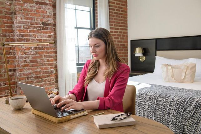 Hilton, Reiseplanung, Künstliche Intelligenz, Digitalisierung, Hotellerie, Kundenservice, Technologie, Buchungssystem, Hotelmarkt, Innovation