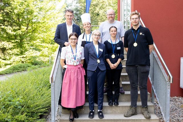 DEHOGA Baden-Württemberg, Jugendmeisterschaften Gastgewerbe, Calw, Hotellerie, Gastronomie, Ausbildung, Auszubildende, Köche, Hotelfach, Restaurants und Veranstaltungsgastronomie, Systemgastronomie, Hotelmanagement, Deutsche Jugendmeisterschaften, Nachwuchs, Baden-Württemberg