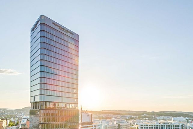Porsche Design Tower Stuttgart, Bülow AG, Colliers Stuttgart, Immobilienverkauf, Hotelimmobilie, Radisson Hotel Stuttgart, Porsche Consulting, Gewerbeimmobilien, Stuttgart, Immobilienmarkt Deutschland, Hotelinvestment, Büroimmobilien Stuttgart