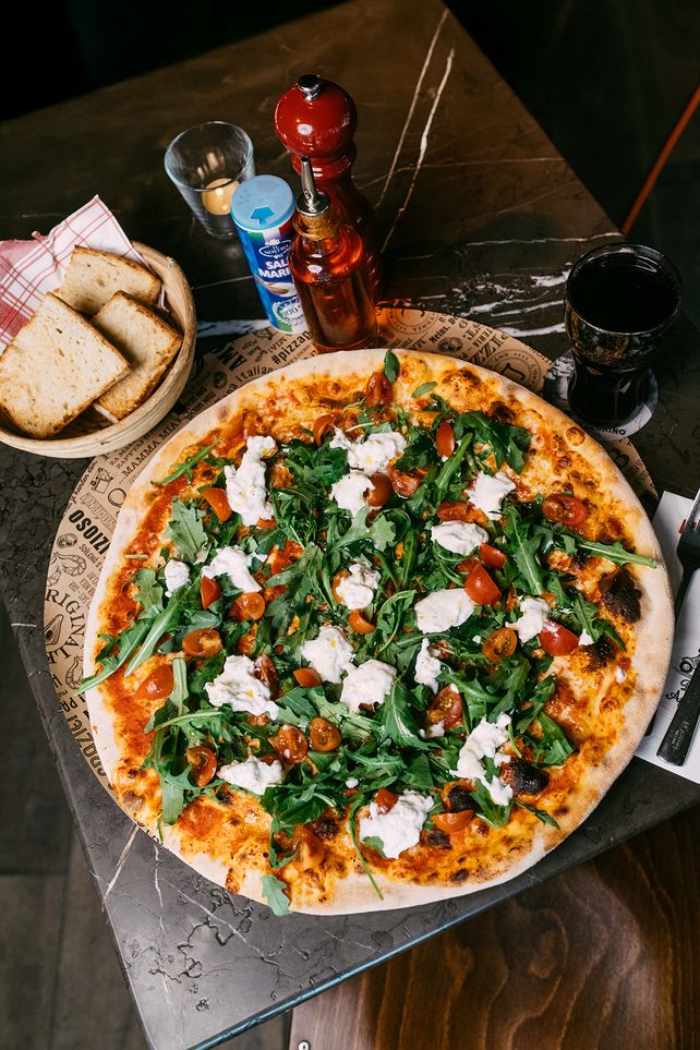 L’Osteria, Vanessa Mai, Charity-Kampagne, Pizza Primavera, TRIBUTE TO BAMBI Stiftung, kinderherzen e.V., Spendenaktion, Mainight, Unplugged-Konzert, Gastronomie, soziales Engagement, Kinder in Not