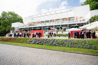 Michelin Guide Deutschland 2026, Michelin Sterne 2026, Michelin Verleihung, Michelin Preisverleihung, Michelin Gala, Sternerestaurants Deutschland, Michelin Sterne Restaurants, Drei Sterne Restaurant, Zwei Sterne Restaurant, Ein Stern Restaurant, Gastronomie Deutschland, Spitzenküche, Fine Dining, Gourmetrestaurants, Sternekoch, Sterneküche, Michelin Guide, Restaurantführer, Gastronomie Awards, Bildergalerie Michelin, Michelin Gewinner 2026, Restaurant Auszeichnungen, deutsche Spitzengastronomie, L.A. Jordan Deidesheim, Michelin Deutschland, Gourmetküche Deutschland, Michelin Sternevergabe,