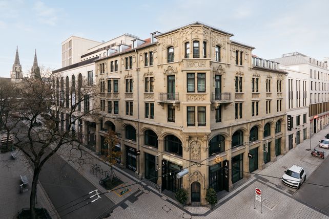 Ruby Hanna Hotel & Bar