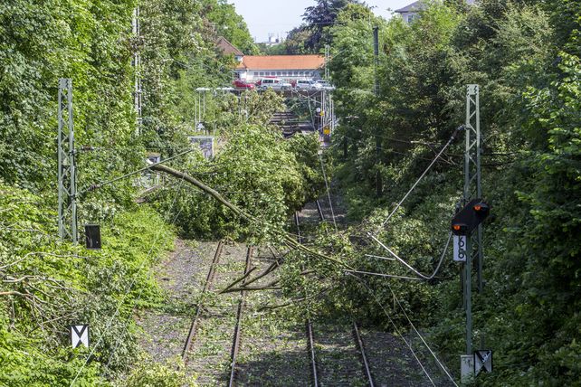 Bahn, Zug, Unwetter