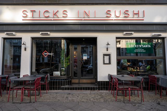 Sticks 'n' Sushi, Verkauf