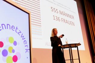 Frauenforum Foodservice 2025, Food-Branche, Gastronomie, Hotellerie, Lebensmittelwirtschaft, Female Leadership, Netzwerken, lebenslanges Lernen, Diversität, Fachkräftemangel, Gunilla Hirschberger, Marlies Head, Grand Elysée Hamburg, AllBright Stiftung, Führungspositionen, Karriere Frauen