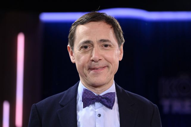 Restaurant Benimmregeln, Tischkultur, Verhalten im Restaurant, Restaurant Knigge, Vincent Moissonnier, Handy Restaurant Tisch, Trinkgeld Restaurant Höhe, Serviette richtig ablegen, Kinder im Restaurant, Kleiderordnung gehobene Gastronomie, Moissonnier Verhaltenstipps, Restaurant Le Moissonnier, Gastronomie Tipps, Benehmen beim Essen, Sterne-Gastronom, Gastgeber-Tipps, gutes Benehmen, Dresscode Restaurant, Restaurant-Etikette, Ein Tisch am Fenster