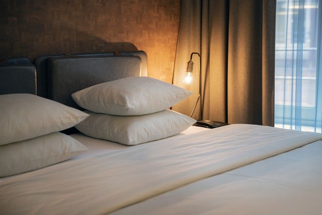 BFH, Bundesfinanzhof, Hotelzimmermieten, Gewerbesteuer, gewerbesteuerliche Hinzurechnung, Anlagevermögen, fiktives Anlagevermögen, Veranstaltungsbranche, Konferenzhotels, Mitarbeiterunterkünfte, Steuerrecht, III R 28/24, BFH Urteil, Gewerbesteuergesetz, Hotelzimmer