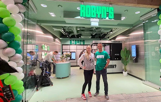 Robyn’s, erstes deutsches Robotik-Restaurant, Roboter-Restaurant Leipzig, Leipziger Hauptbahnhof, Küchenroboter, goodBytz, Smyze, Transgourmet, Florian Schneider, automatisierte Gastronomie, Getränkeroboter